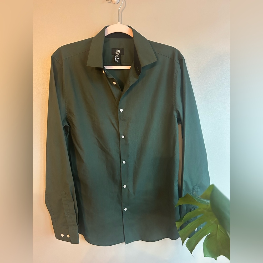 H&M Men's Dark Green Casual Button-Down Shirt